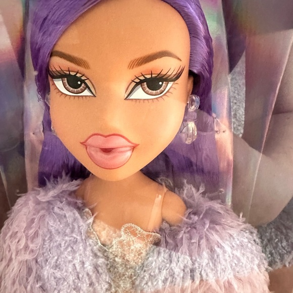 Nwt Bratz x Kylie Jenner 24-Inch Large-Scale Fashion Doll with Gown, 2 Feet Tall - Picture 6 of 12